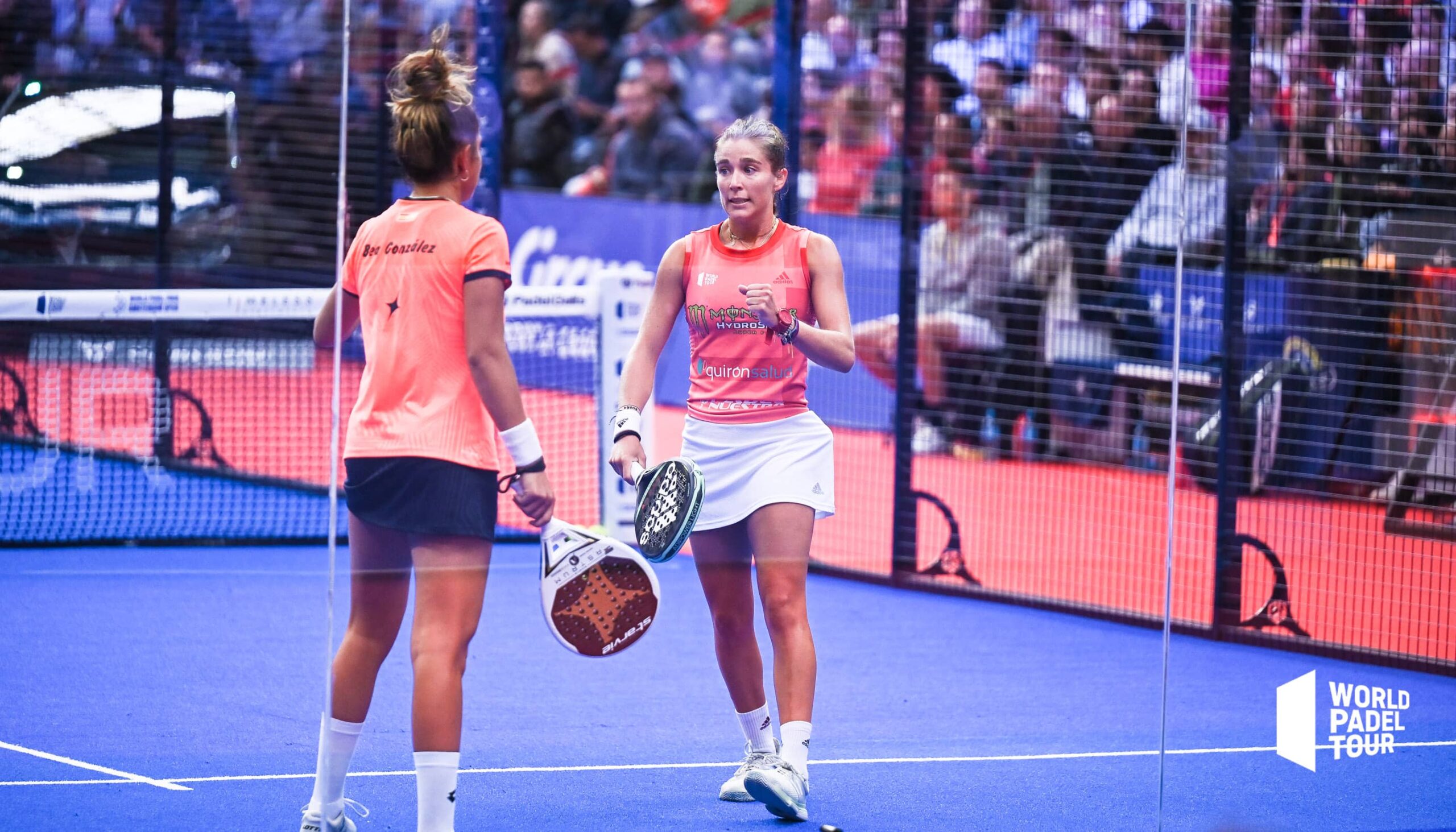 Bea y Martita celebran un punto clave